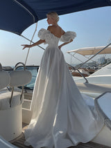Strapless wedding dress with puff sleeves