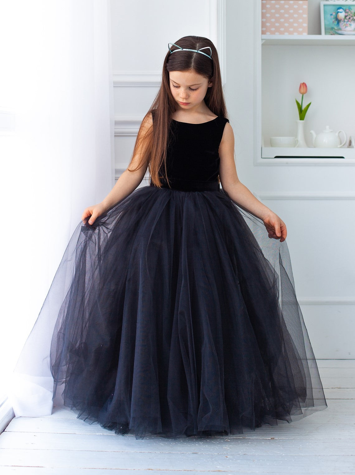 Retro inspired velvet junior bridesmaid dress in black – La Novale Atelier