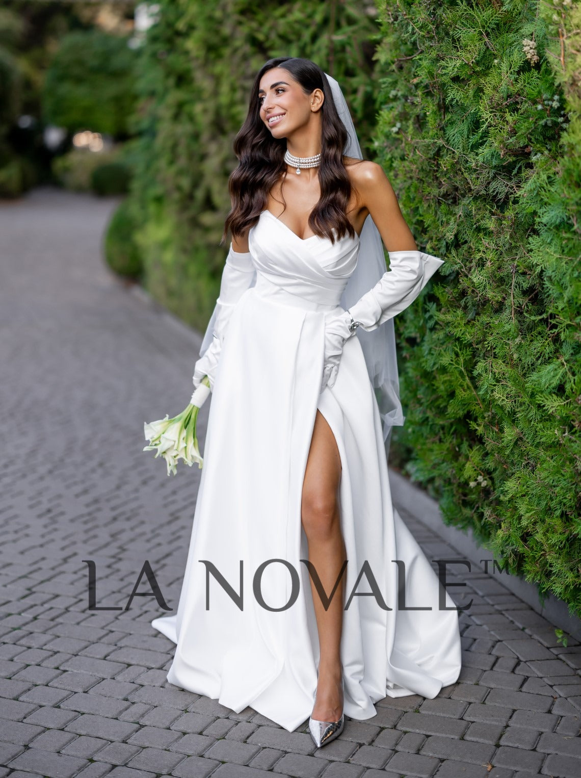 Cat Eye Strapless Draped Wedding Dress – La Novale Atelier