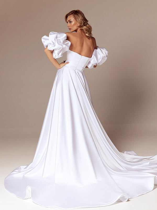 Strapless wedding dress with puff sleeves