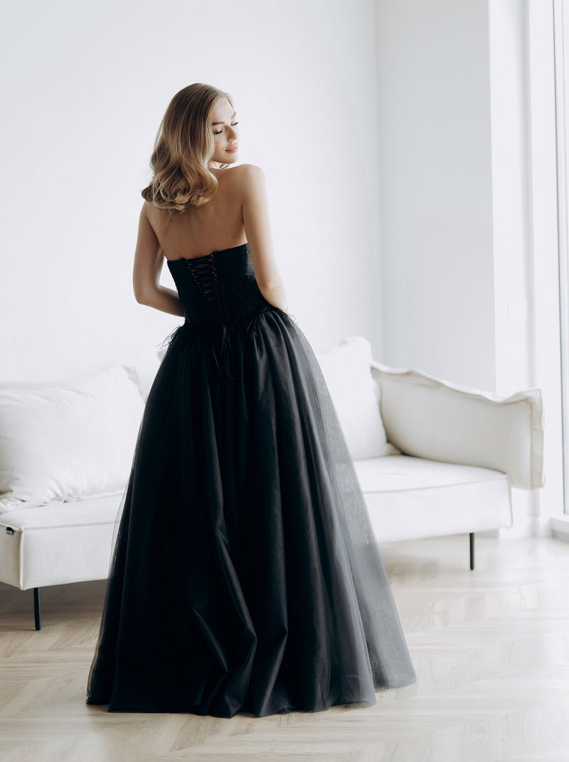 Lace up tulle evening dress with feathers