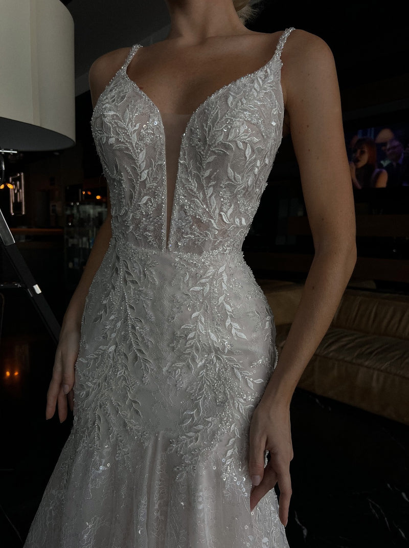 Beaded lace trumpet wedding dress La Novale Atelier Beaded lace trumpet wedding dress La Novale Atelier