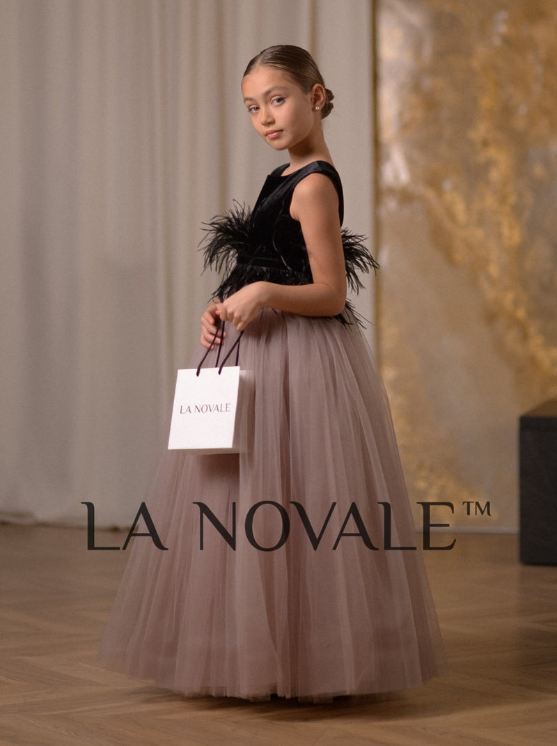 Elegant black velvet junior bridesmaid dress with ostrich feathers La Novale Atelier Elegant black velvet junior bridesmaid dress with ostrich feathers La Novale Atelier