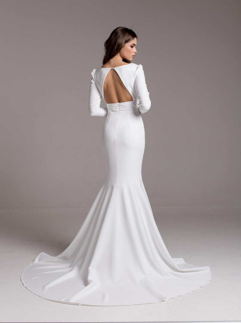 Fishtail crepe wedding dress with fitted long sleeve La Novale Atelier Fishtail crepe wedding dress with fitted long sleeve La Novale Atelier
