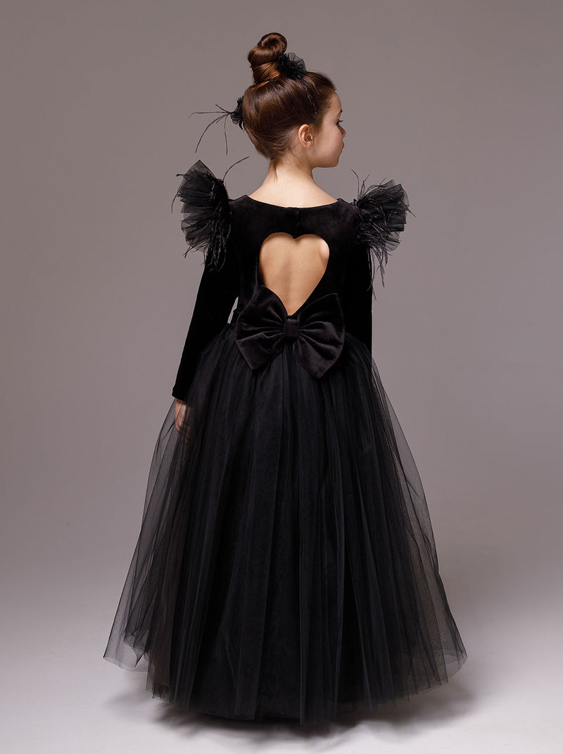 Full sleeve velvet flower girl dress for alternative wedding La Novale Atelier Full sleeve velvet flower girl dress for alternative wedding La Novale Atelier
