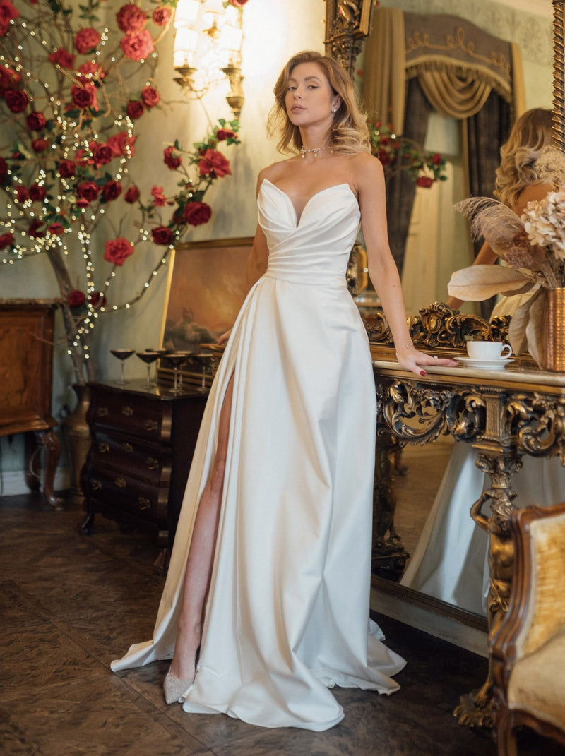 Ruched corset Strapless Bridal Gown with pull on sleeves La Novale Atelier Ruched corset Strapless Bridal Gown with pull on sleeves La Novale Atelier
