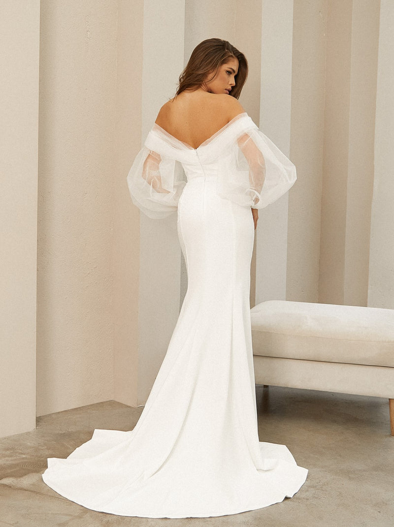 Fit and flare wedding dress with pull-on sleeves La Novale Atelier Fit and flare wedding dress with pull-on sleeves La Novale Atelier