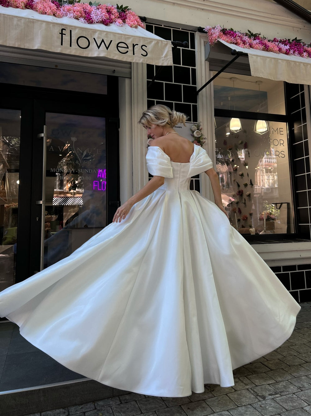 Bardot wedding dress in satin – La Novale Atelier