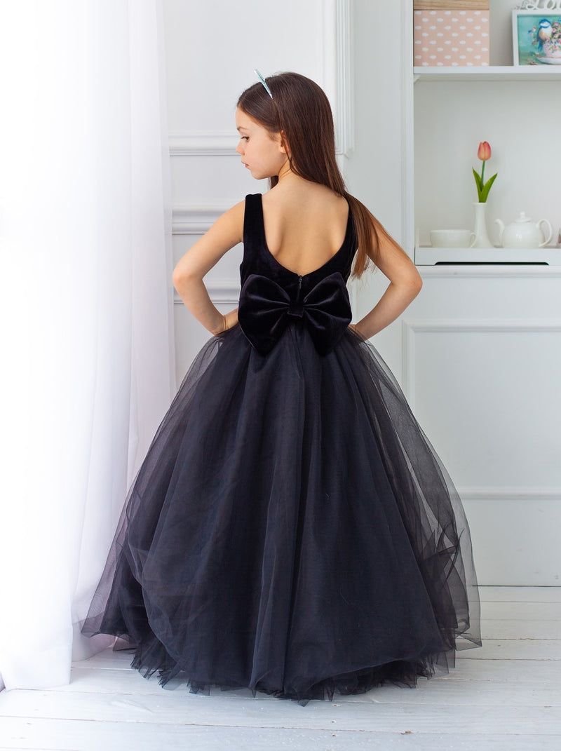 Retro inspired velvet junior bridesmaid dress black