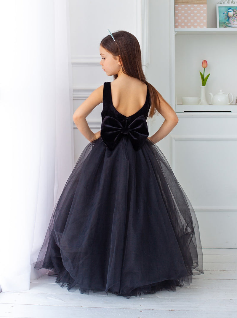Retro inspired velvet junior bridesmaid dress in black – La Novale Atelier